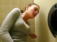 Gola in lesbichemature deglutizione un colpo di cum anale facciale, sborrata