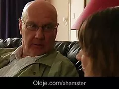 - video mature lesbiche Divertente teen prendere in giro BBC
